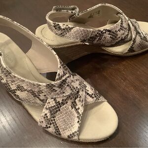 Clarks Snakeskin Pattern Wedge Sandals 9 wide